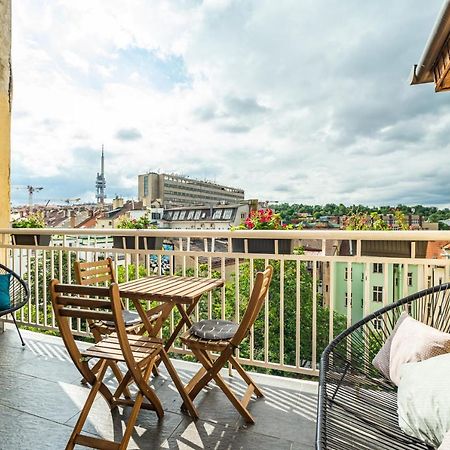 Central, Spacious, Modern 5 Bedrm Duplex W/Balcony ปราก ภายนอก รูปภาพ